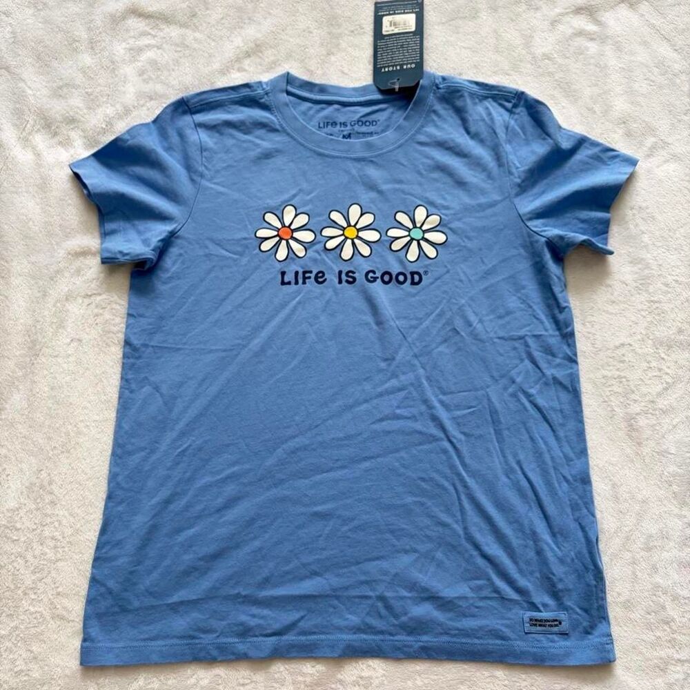 New with Tags Life is Good Tee Size Medium Daisy Graphic Floral Casual Summer
